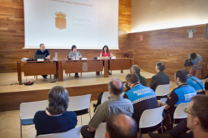José Angel Galera, la consejera Mª José Beaumont y Edurne Eginoa durante la apertura de la jornada José Angel Galera, la consejera Mª José Beaumont y Edurne Eginoa durante la apertura de la jornada
